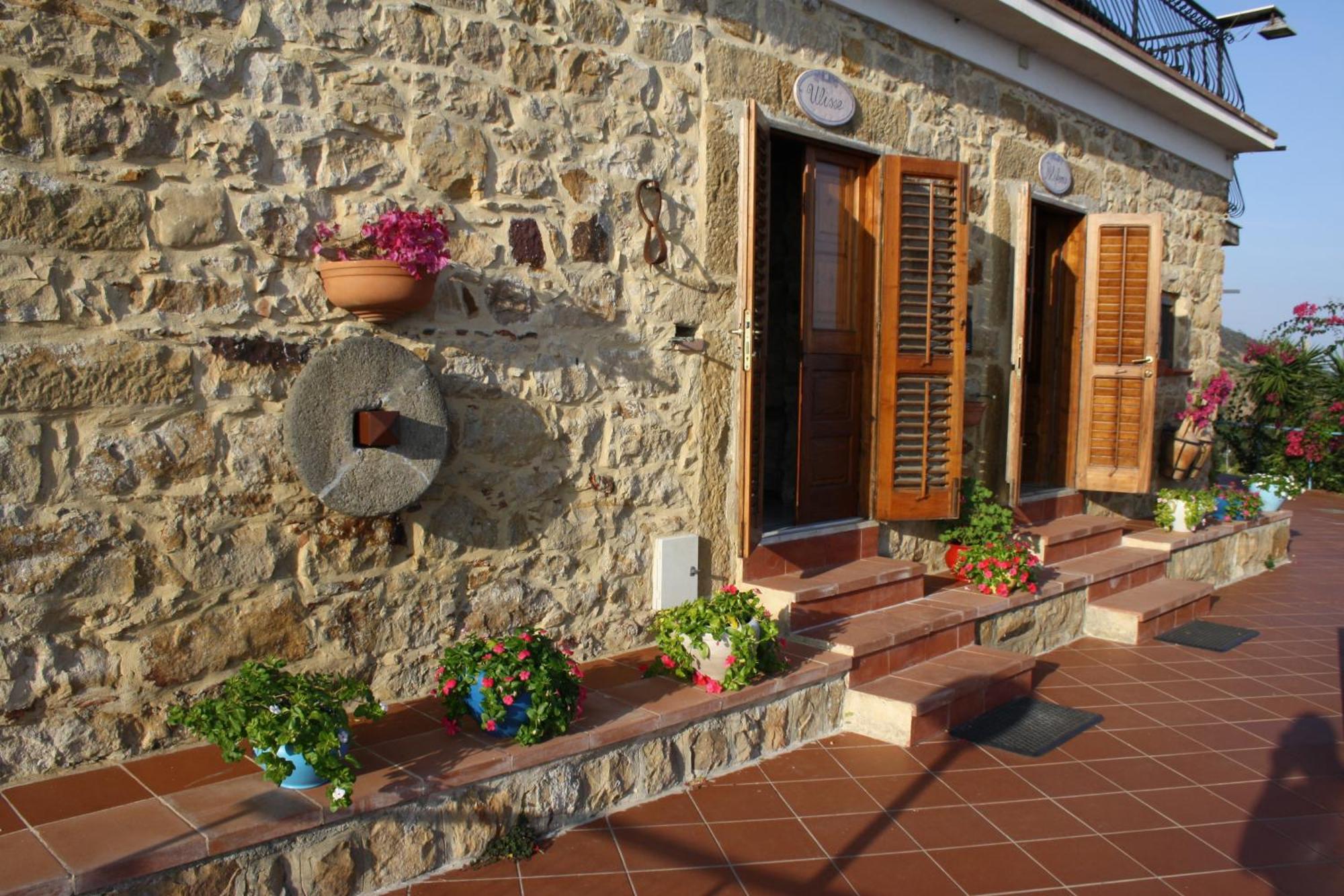 Camere & Case Vacanze Lo Scoglio Castel di Tusa Exterior foto
