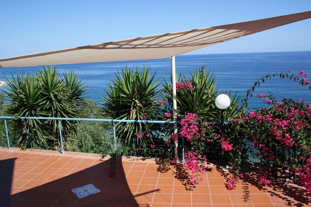 Camere & Case Vacanze Lo Scoglio Castel di Tusa Exterior foto